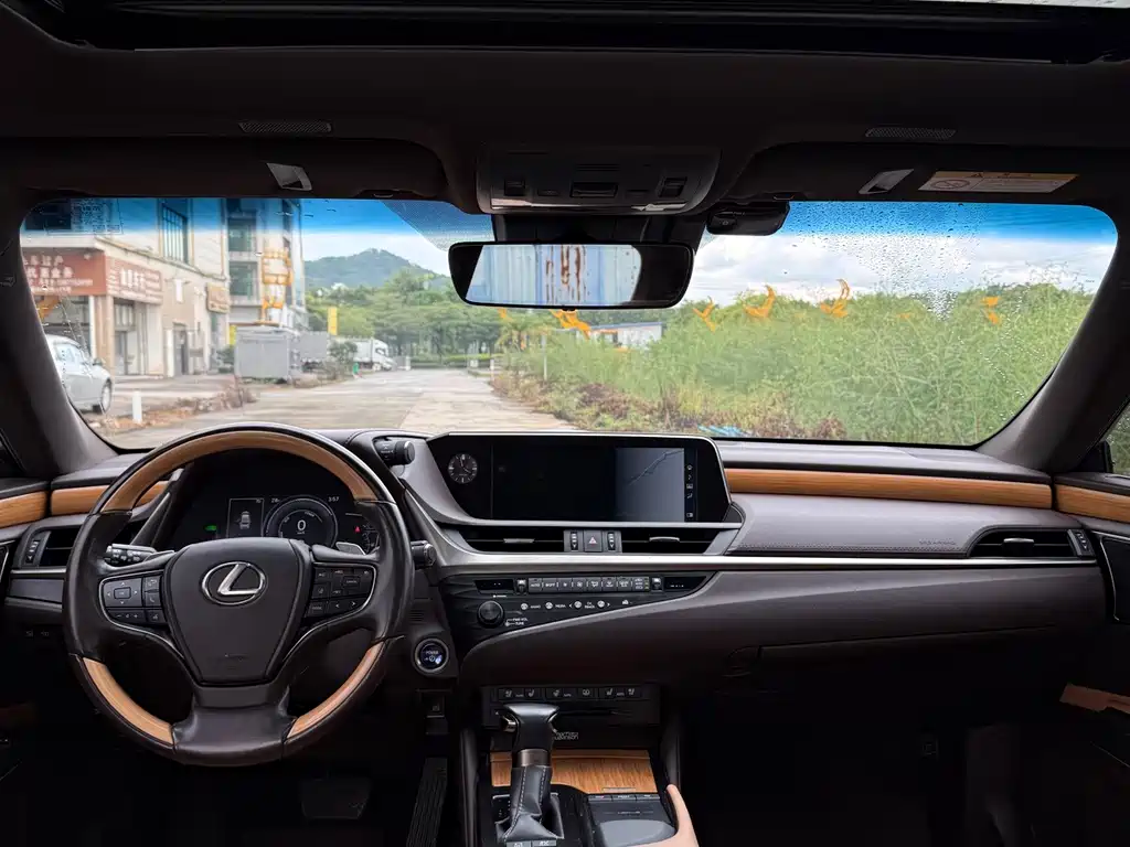 Lexus ES — миниатюра 5