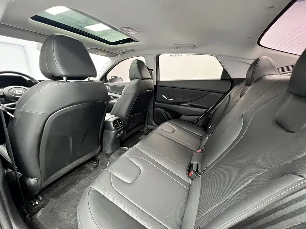 Hyundai Elantra — миниатюра 12