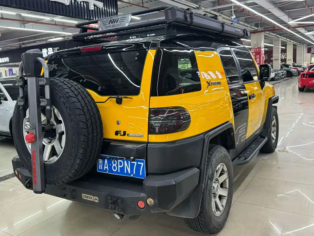 Toyota FJ Cruiser — миниатюра 9