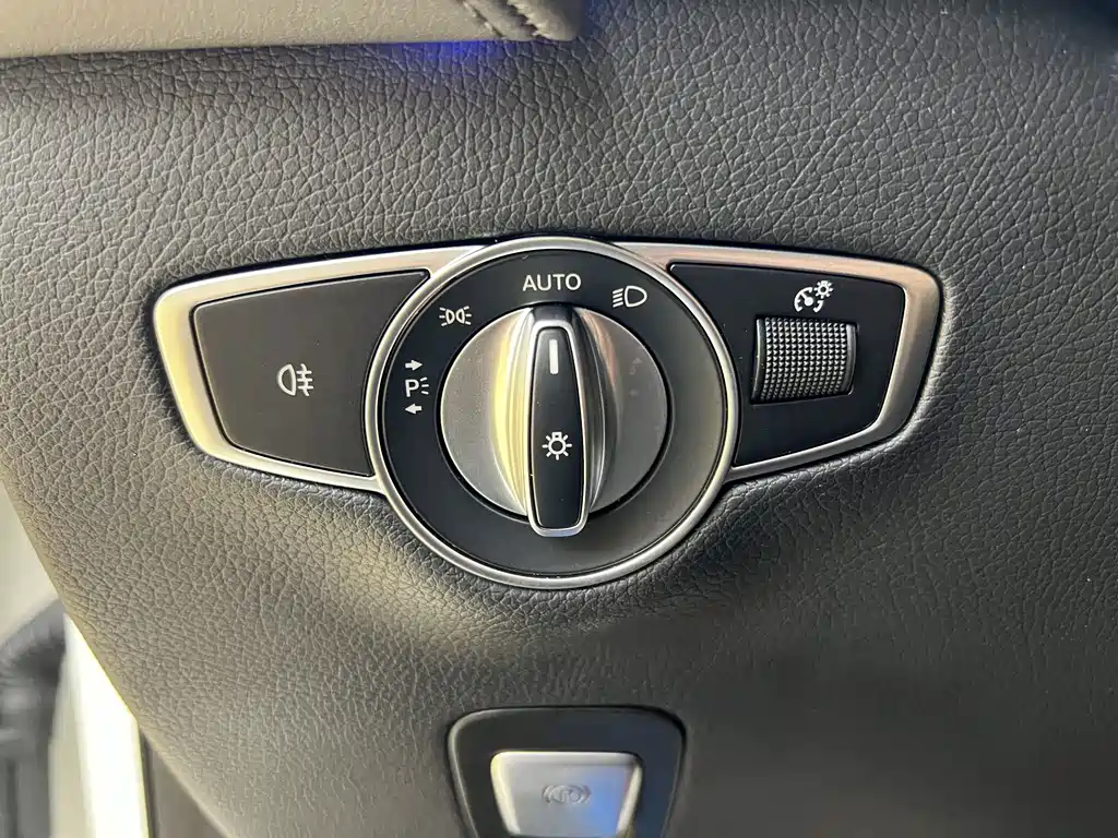Mercedes-Benz EQC — миниатюра 13