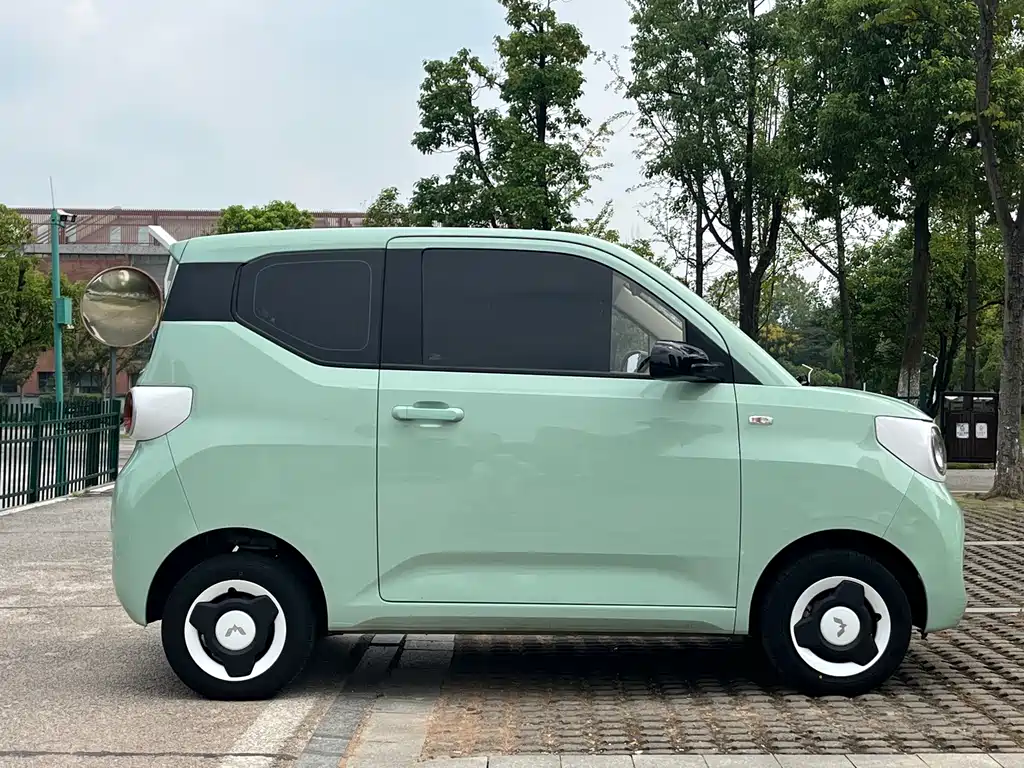 Wuling MINIEV — миниатюра 6