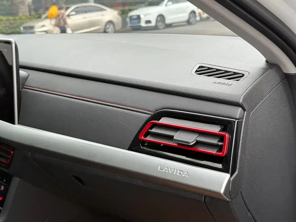 Volkswagen Lavida — миниатюра 10