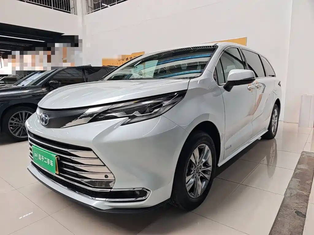 Toyota Sienna — миниатюра 2