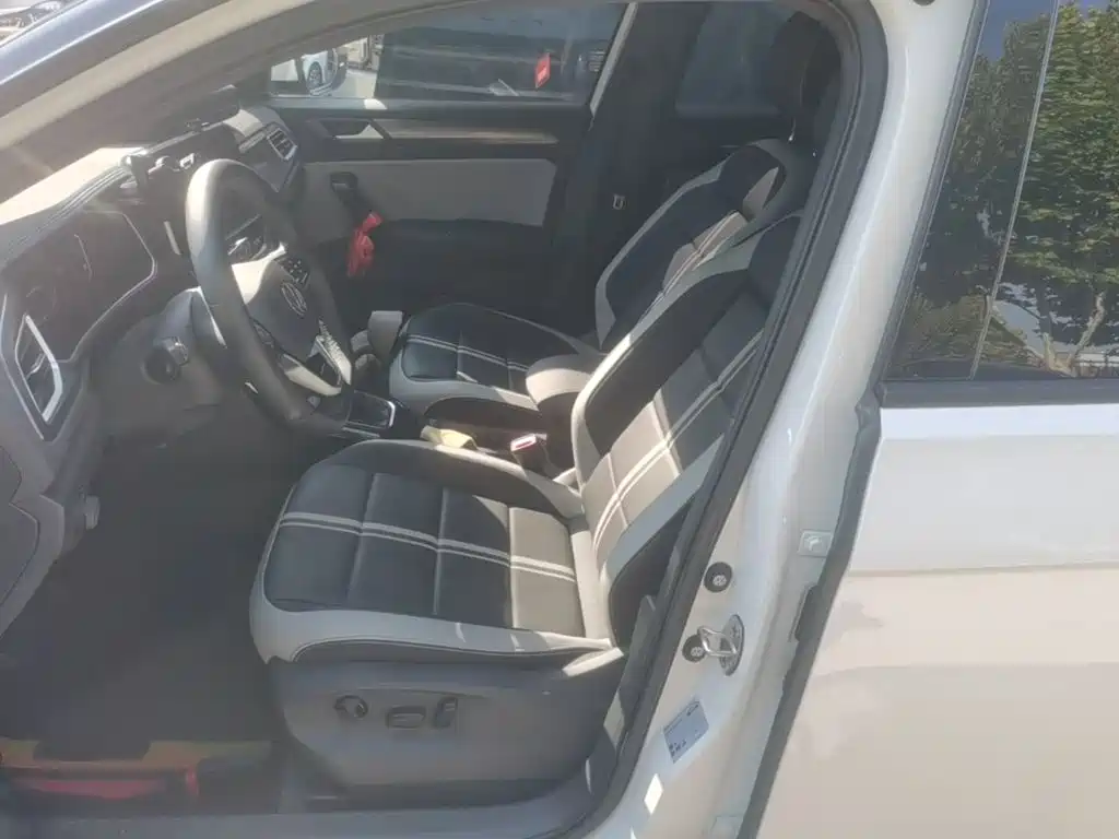 Volkswagen T-Roc — миниатюра 15