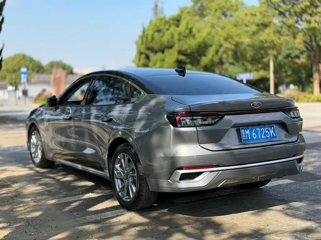 Ford Mondeo — миниатюра 7