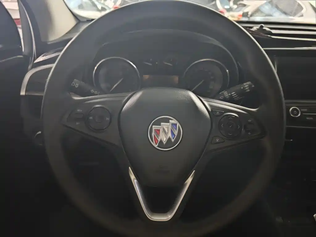 Buick Envision Plus — миниатюра 5