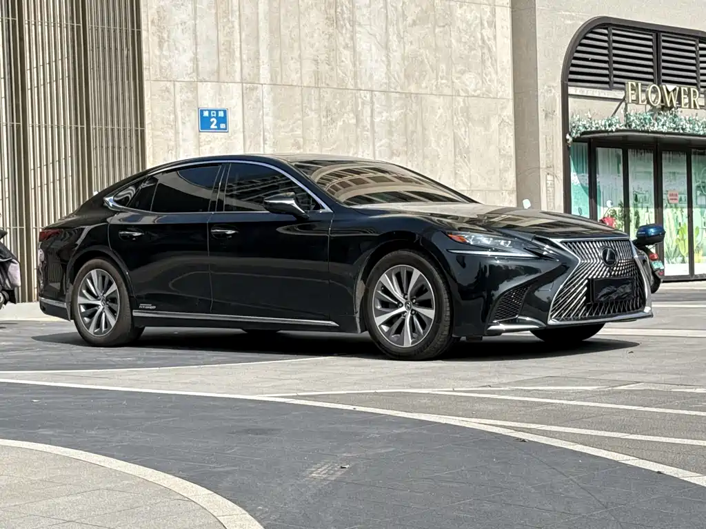 LEXUS LS