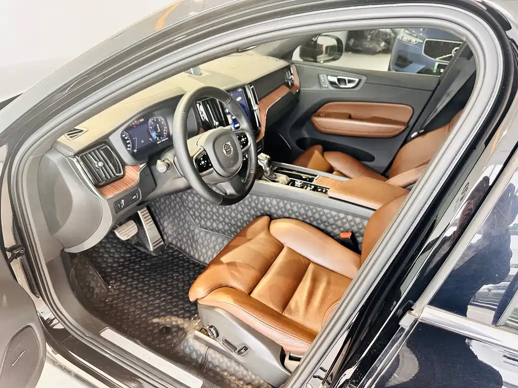 Volvo XC60 — миниатюра 10