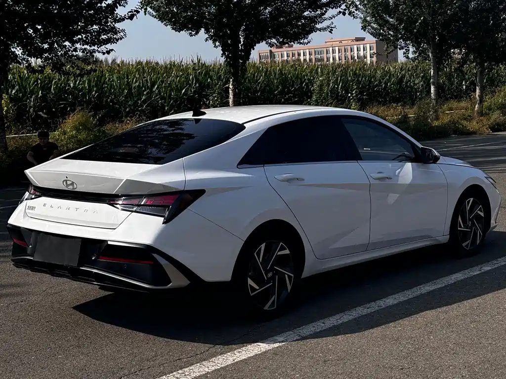 Hyundai Elantra — миниатюра 7