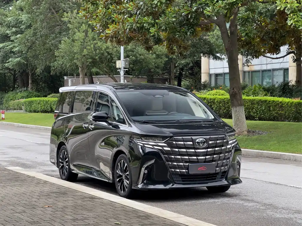 Toyota Alphard — миниатюра 3
