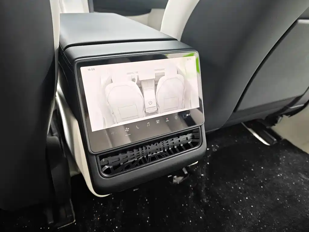 Tesla Model 3 — миниатюра 13