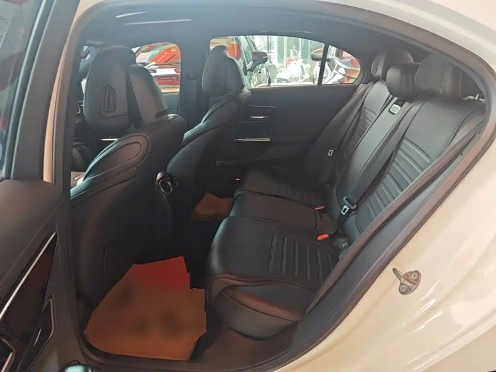 Mercedes-Benz C-Class — миниатюра 17