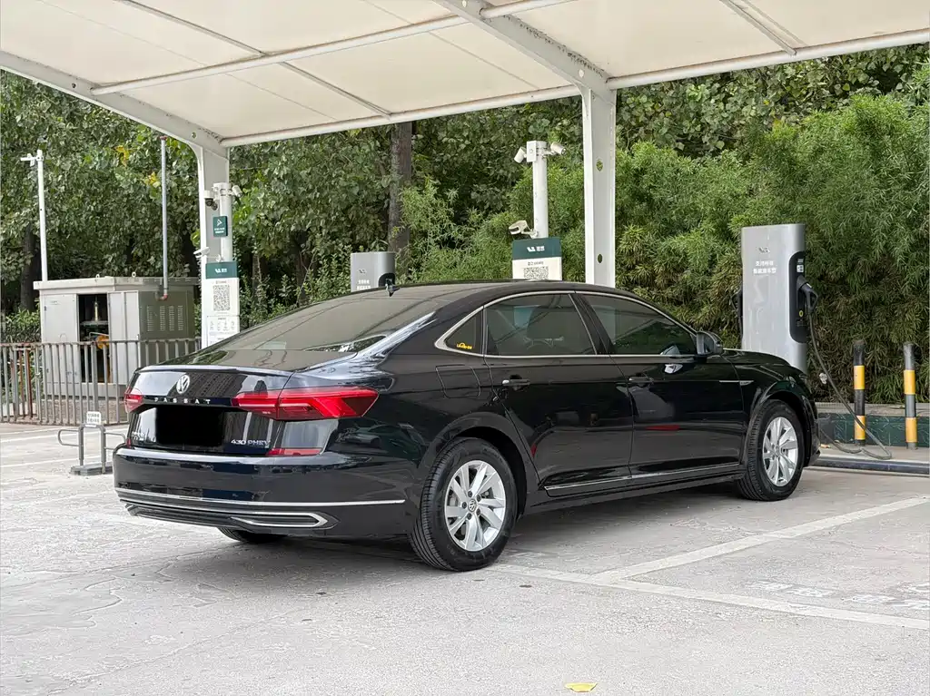 Volkswagen Passat PHEV — миниатюра 15
