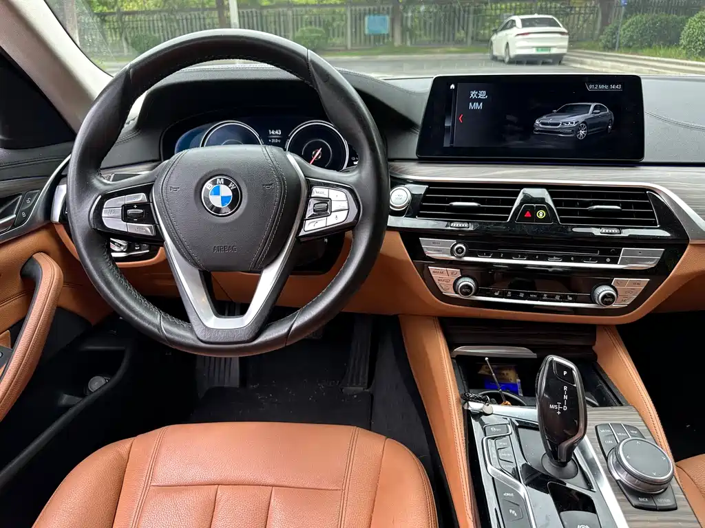 BMW 5 Series New Energy — миниатюра 12