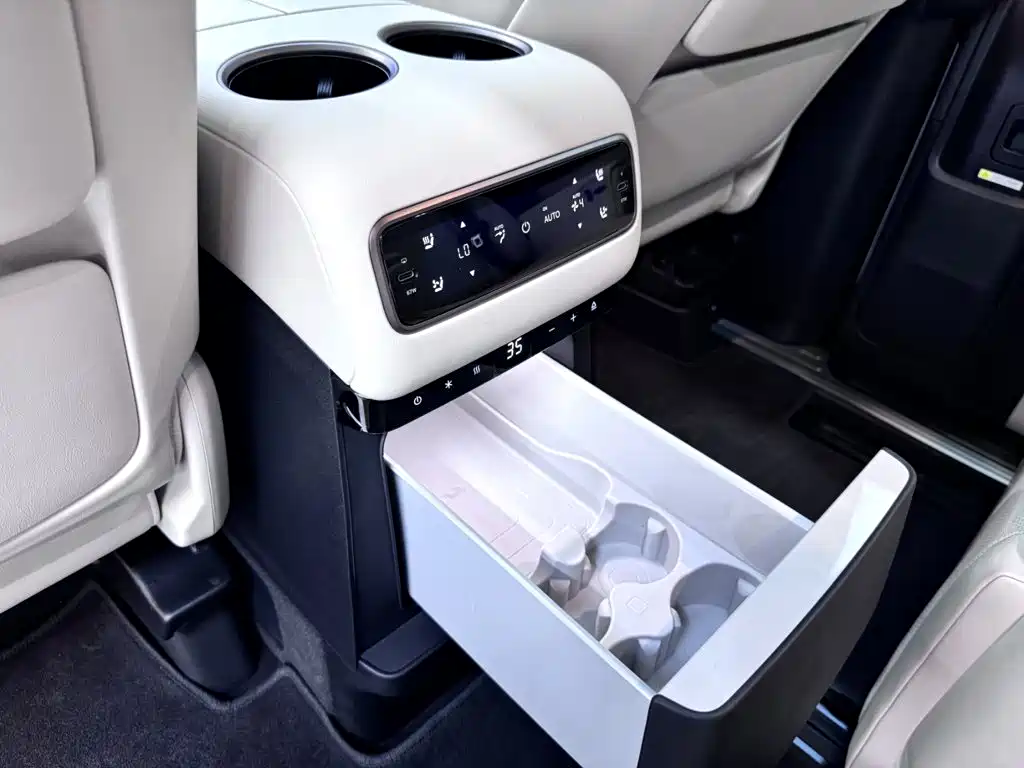 Li Auto Li MEGA — миниатюра 19