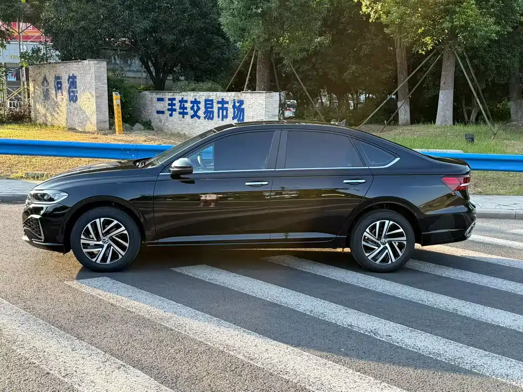Volkswagen Lavida — миниатюра 3