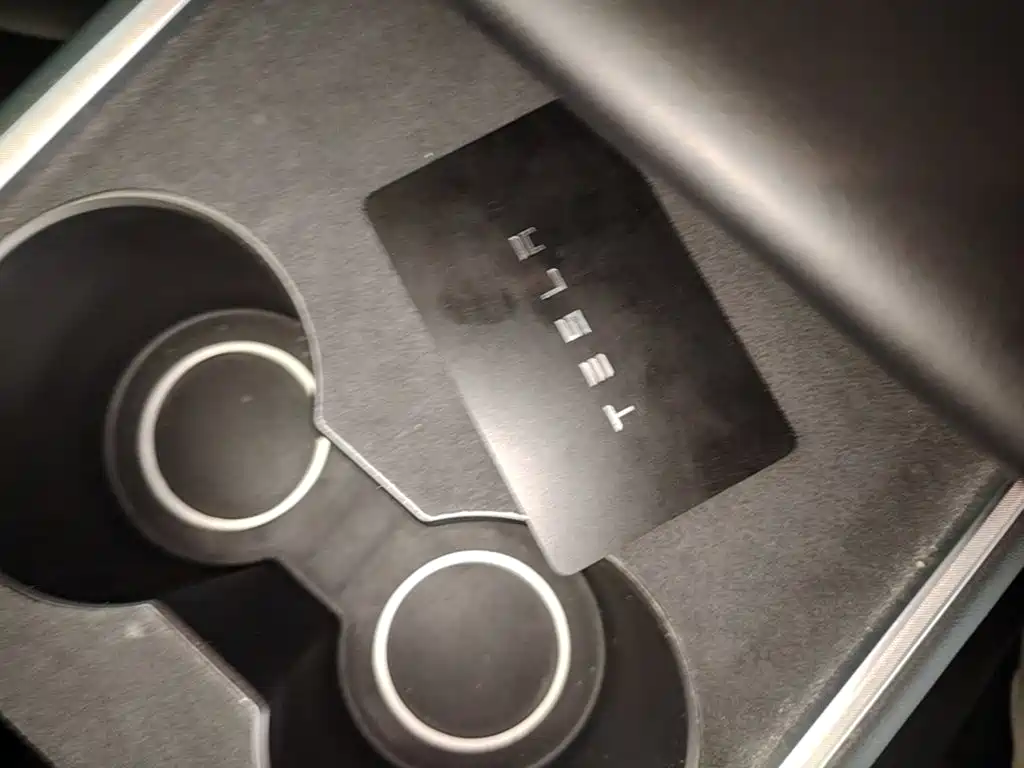 Tesla Model Y — миниатюра 9