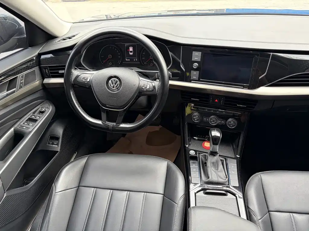 Volkswagen Passat PHEV — миниатюра 7