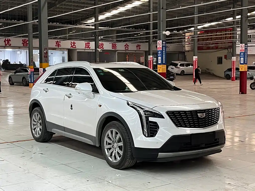 CADILLAC XT4