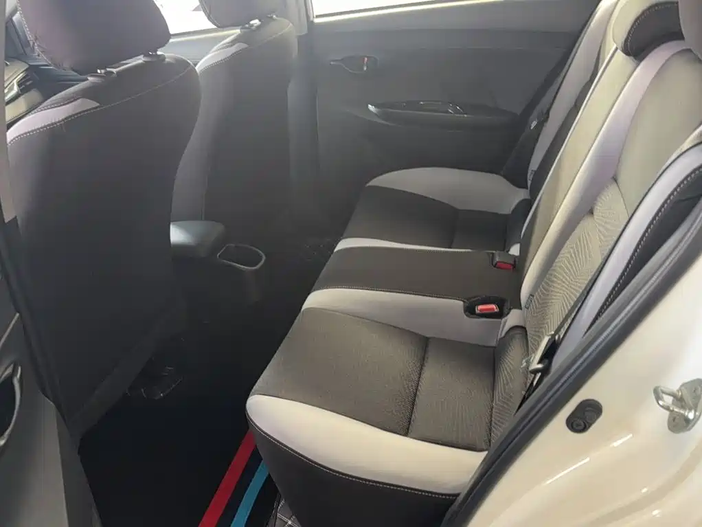 Toyota Yaris L — миниатюра 15