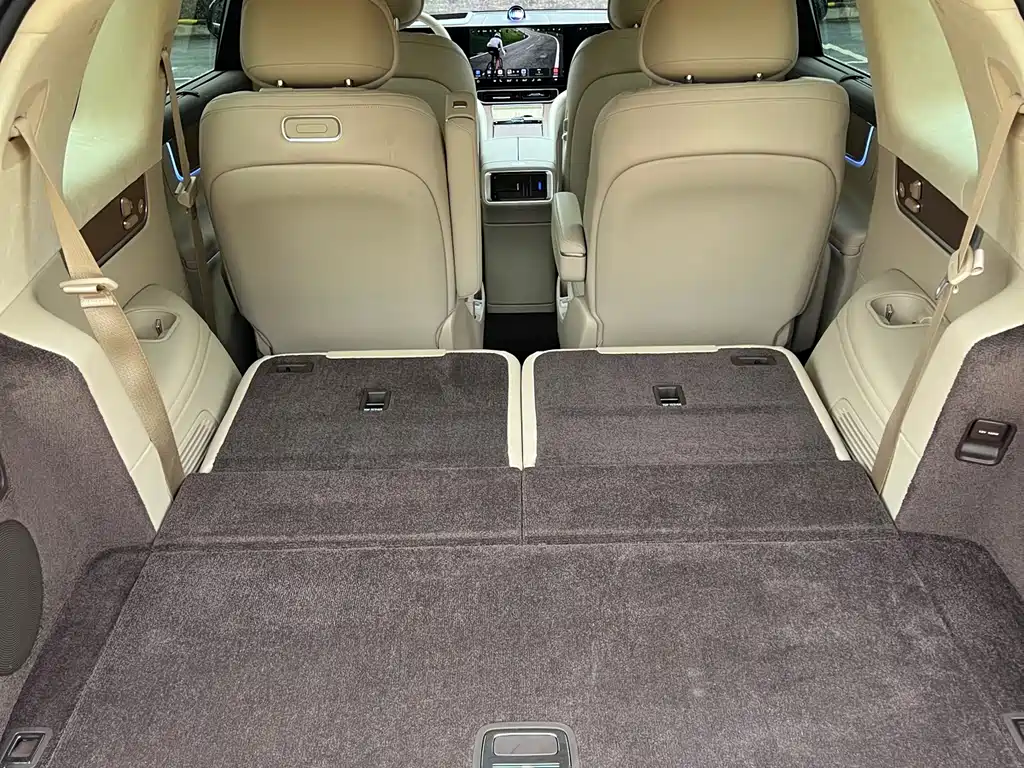 AITO ASK THE WORLD M9