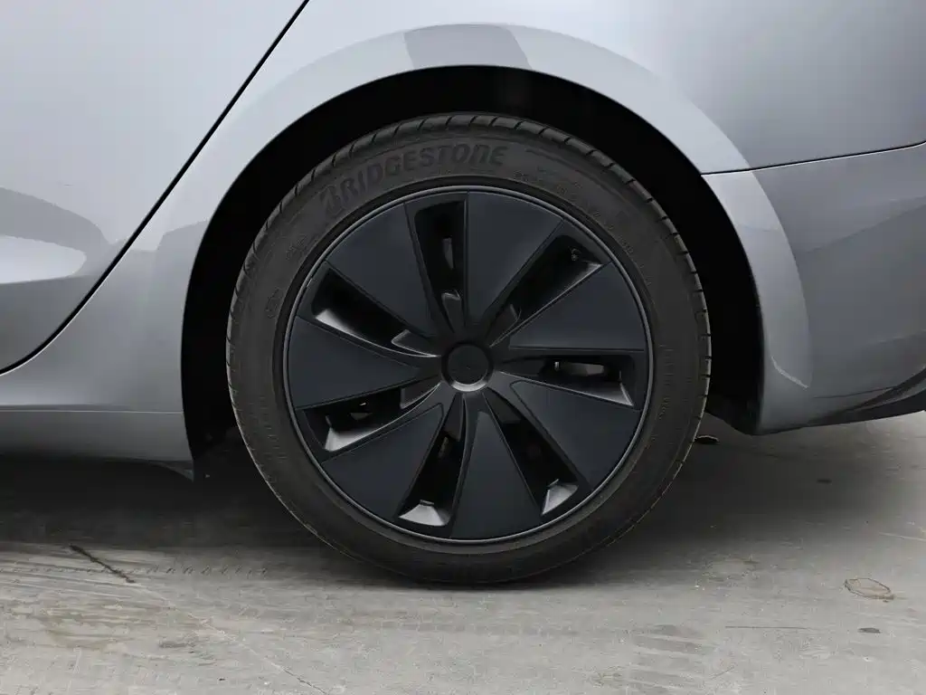 Tesla Model 3 — миниатюра 11