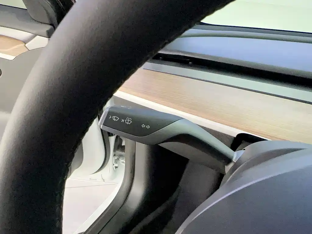 Tesla Model 3 — миниатюра 14