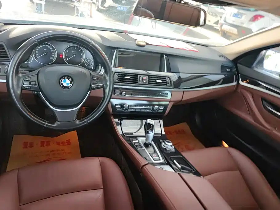 BMW 5 Series — миниатюра 12