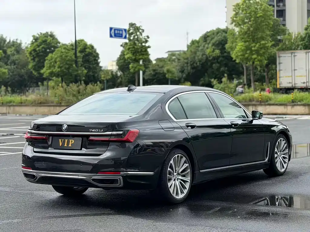 BMW 7 Series — миниатюра 5