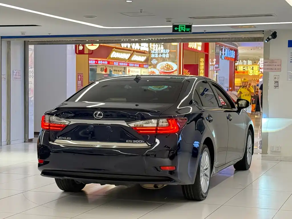 Lexus ES 2015 300h Comfort