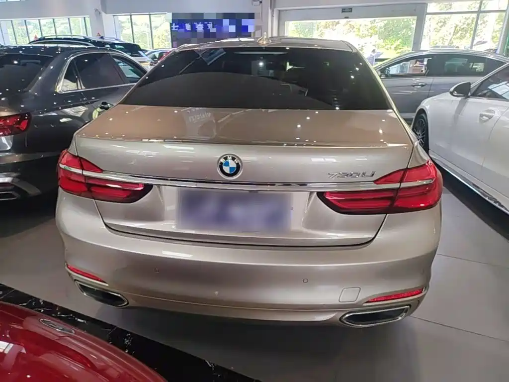 BMW 7 Series — миниатюра 6