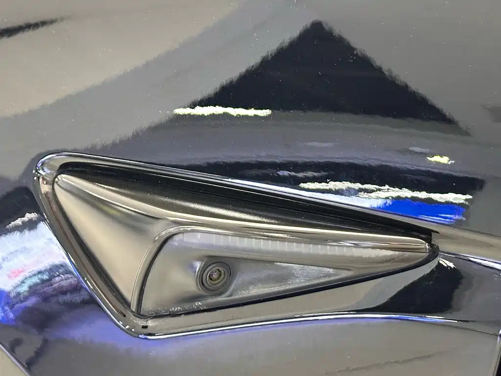 Tesla Model Y — миниатюра 7