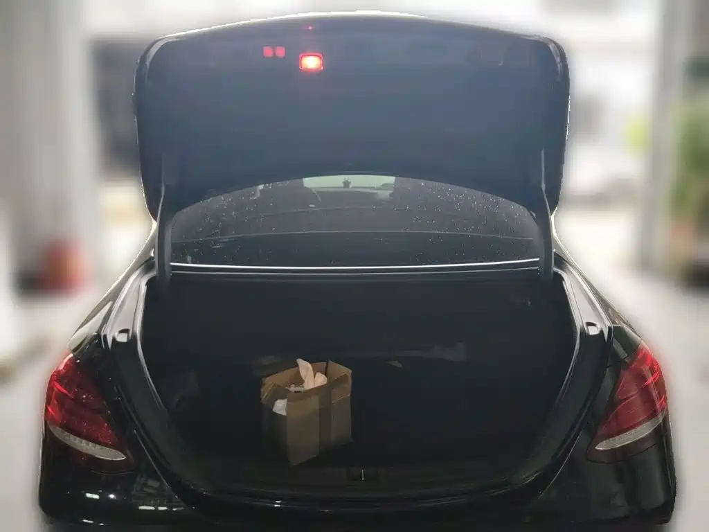 Mercedes-Benz E-Class — миниатюра 15