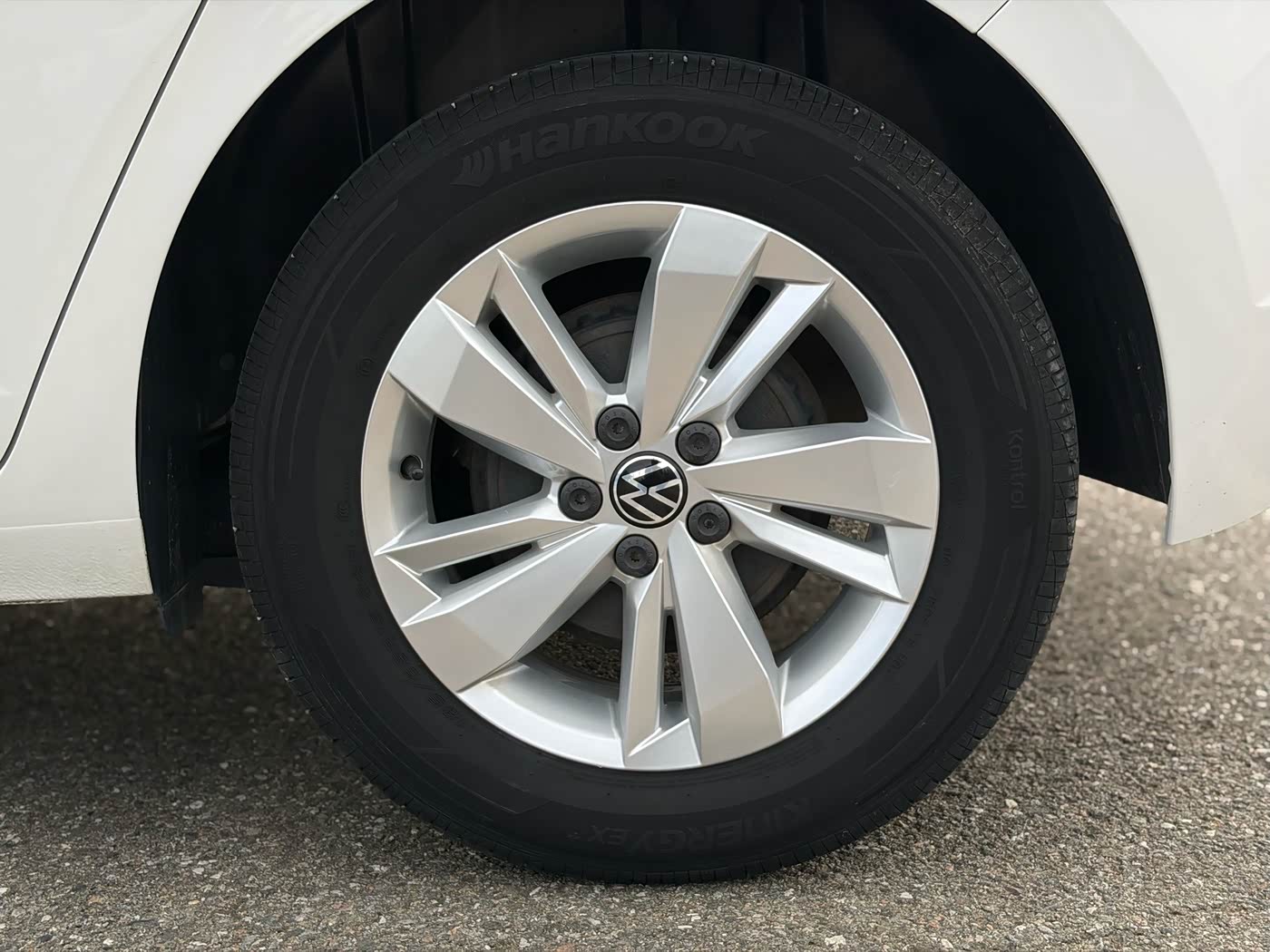Volkswagen Polo 1.5 л 2021 г. Белый, пробег 28000 км