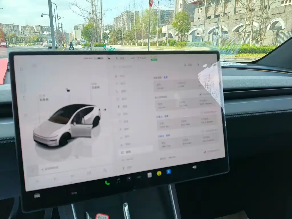 TESLA MODEL Y