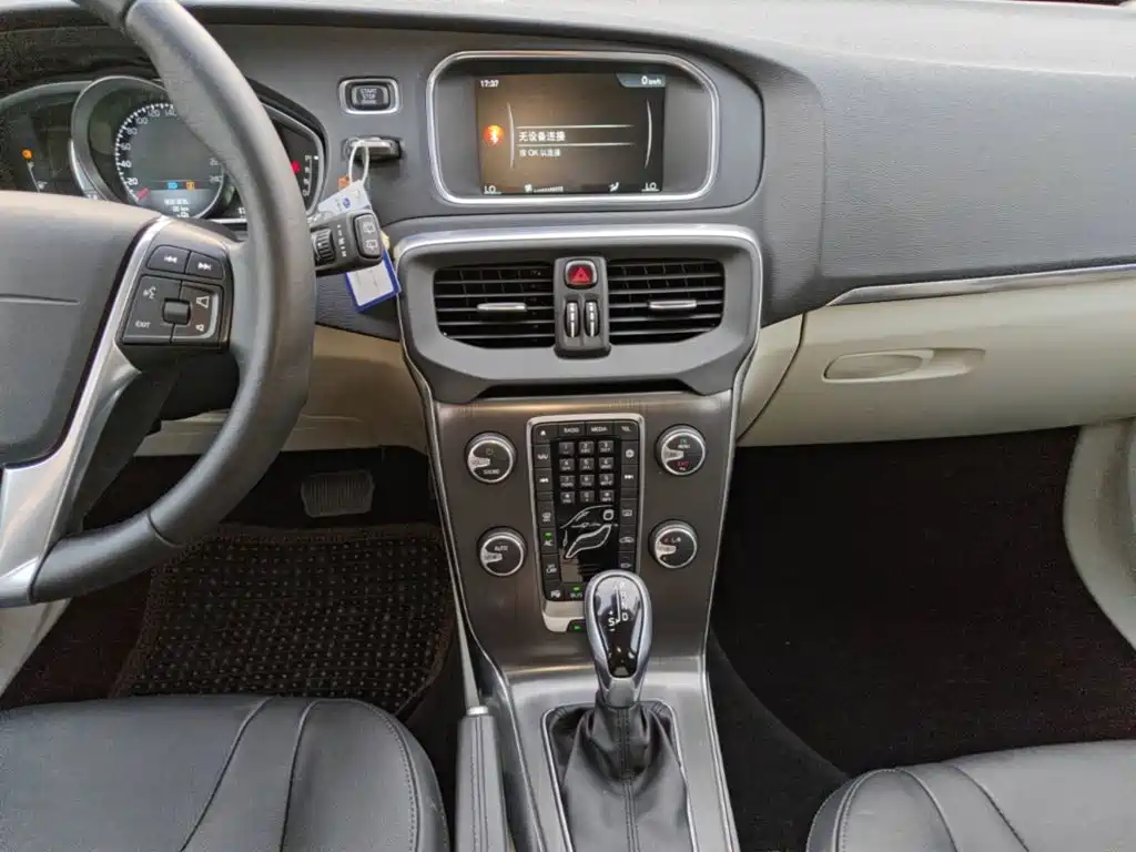 Volvo V40 — миниатюра 9