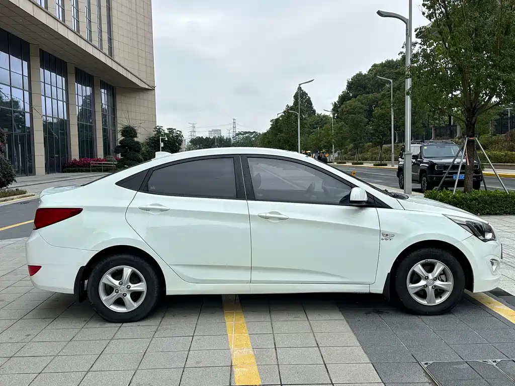 HYUNDAI RENA