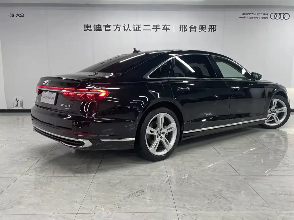 AUDI A8