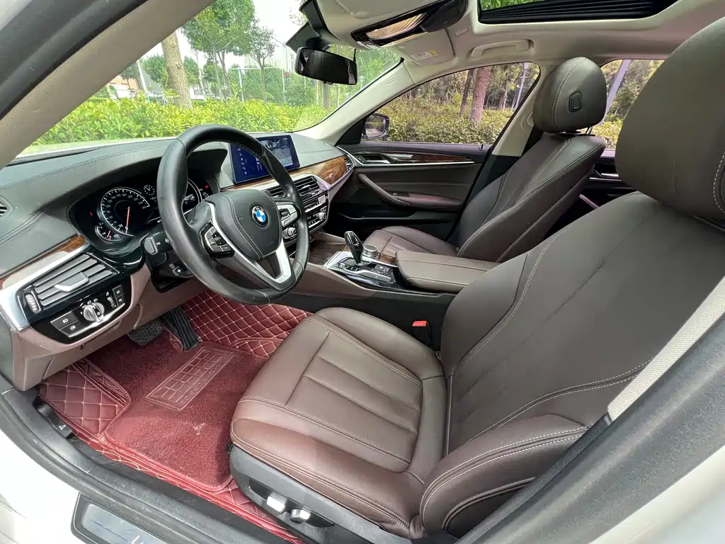 BMW 5 Series — миниатюра 7