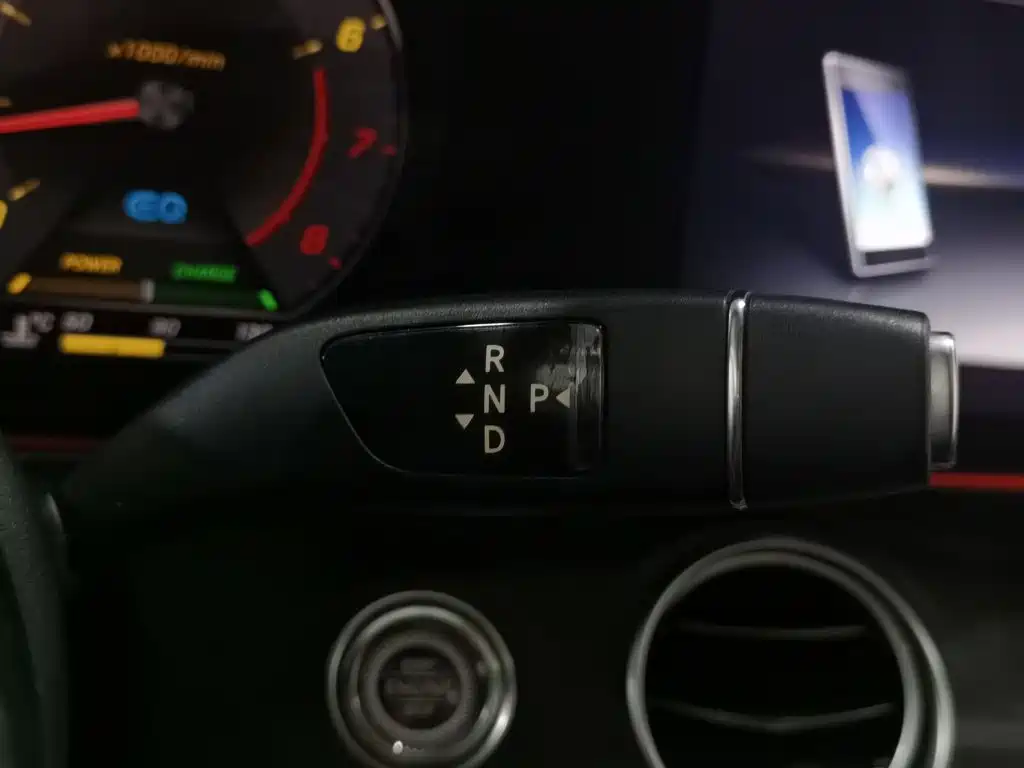 Mercedes-Benz E-Class — миниатюра 13