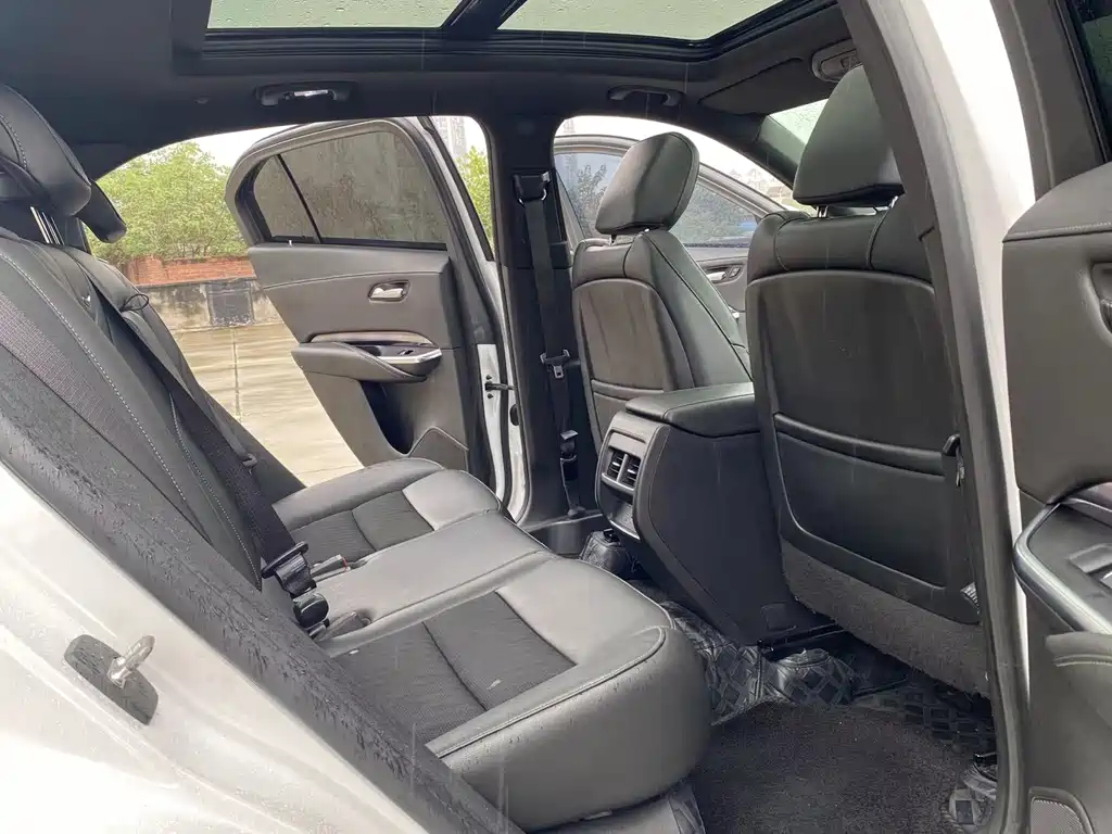 Cadillac XT4 — миниатюра 9