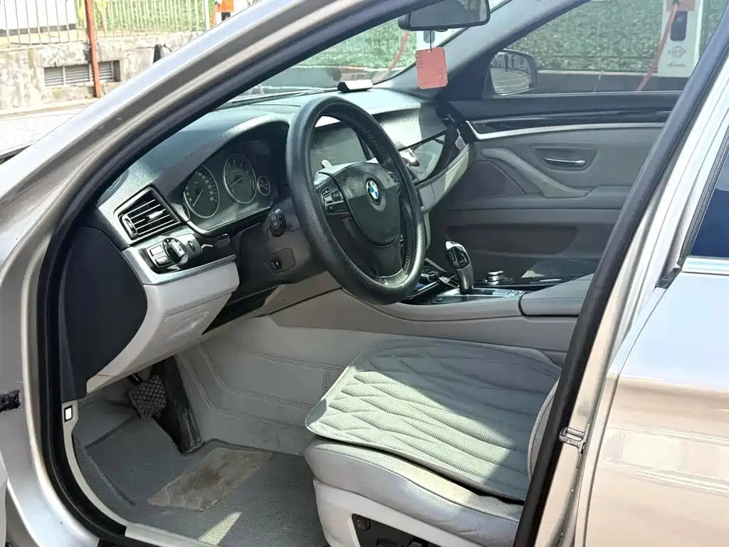 BMW 5 Series — миниатюра 6