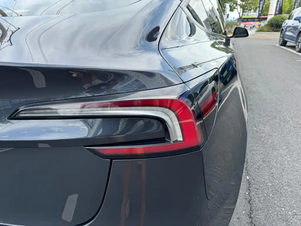 Tesla Model 3 — миниатюра 14