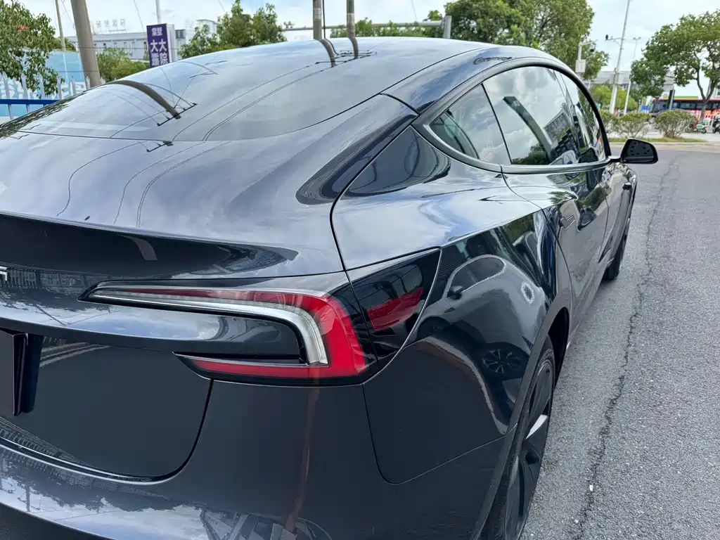 Tesla Model 3 — миниатюра 15