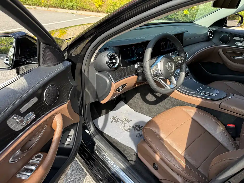 Mercedes-Benz E-Class — миниатюра 12
