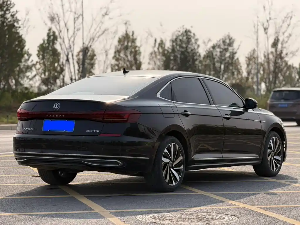 Volkswagen Passat 2022 330TSI Luxury