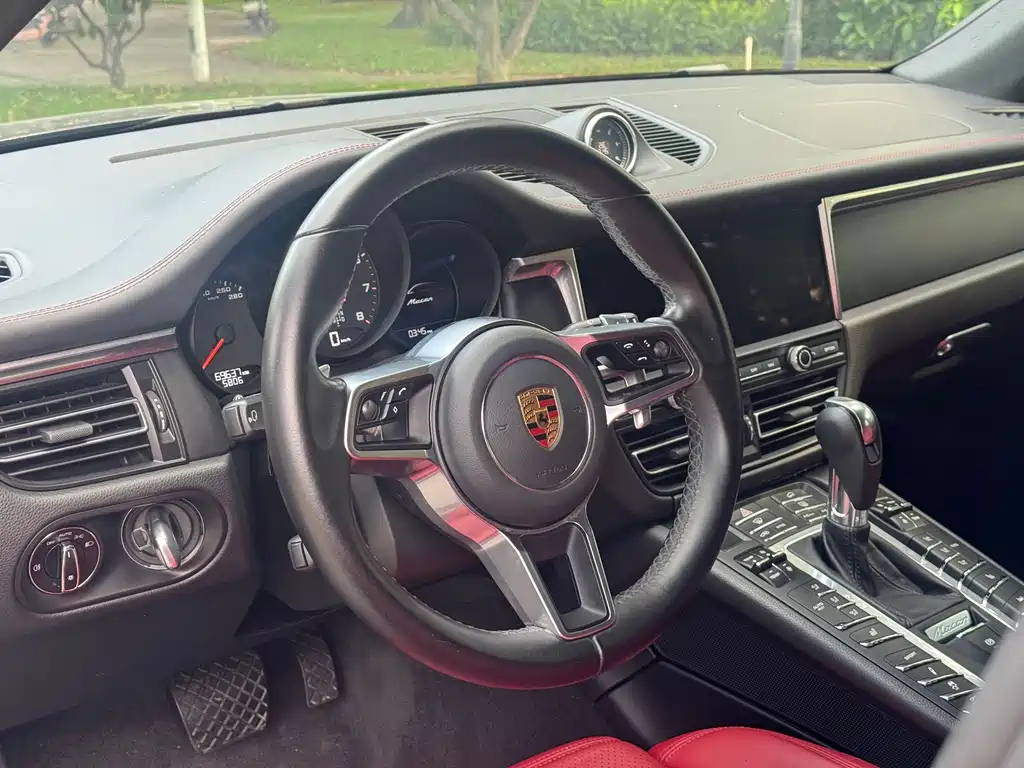 Porsche Macan — миниатюра 8