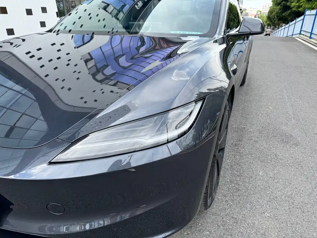 Tesla Model 3 — миниатюра 10