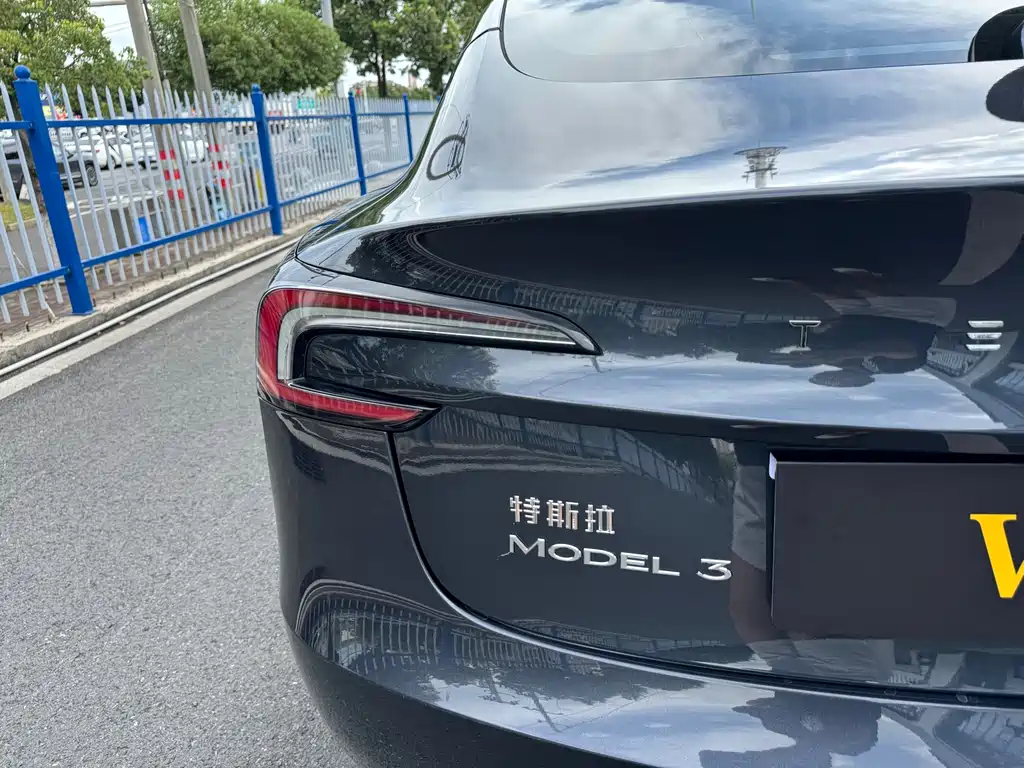 Tesla Model 3 — миниатюра 18