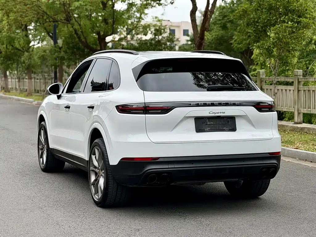 Porsche Cayenne — миниатюра 6